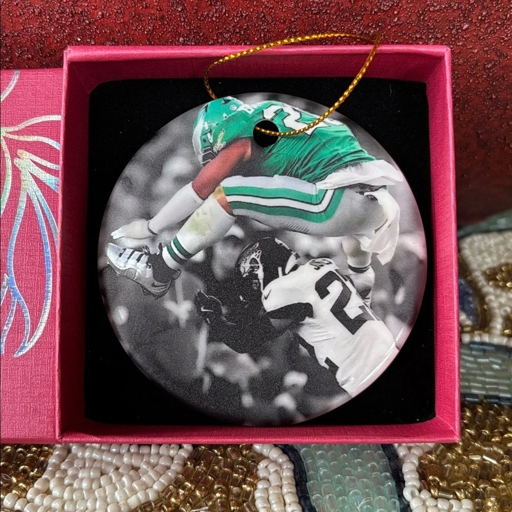 Brand New Philadelphia Eagles Saquon Barkley Fly Ceramic Christmas Ornament
